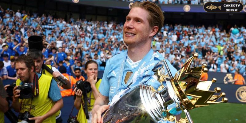 Sự nghiệp của anh đạt đỉnh cao khi thi đấu tại Manchester City